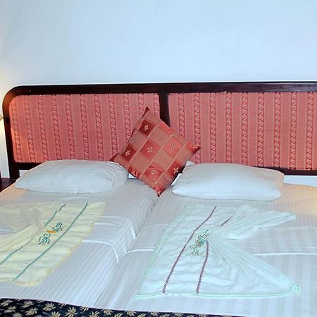 Hotel Araliya Villa Балапития Екстериор снимка