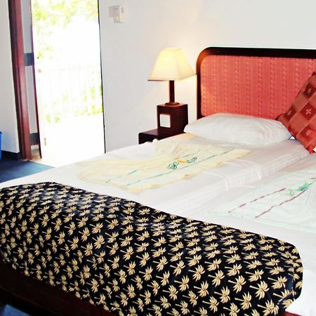 Hotel Araliya Villa Балапития Екстериор снимка
